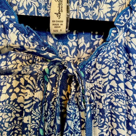 Sleeveless Boho Blouse with Tassel Detail - Picture 4 of 5